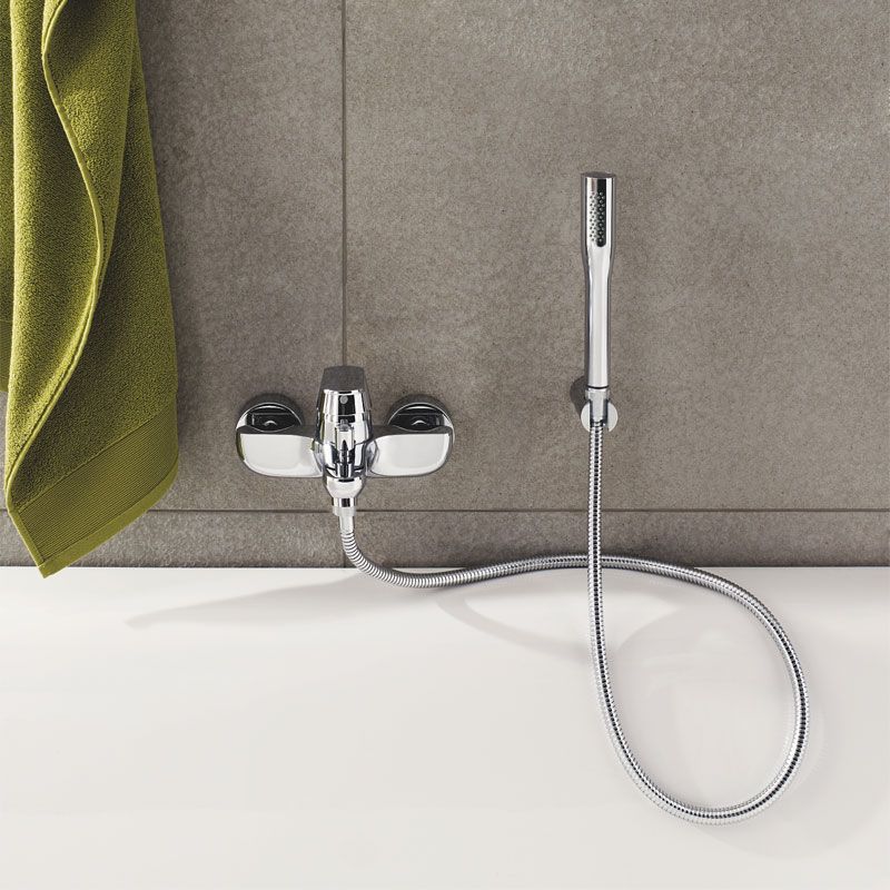 Badewannenarmatur mit Wandauslauf für eine ovale Badewanne