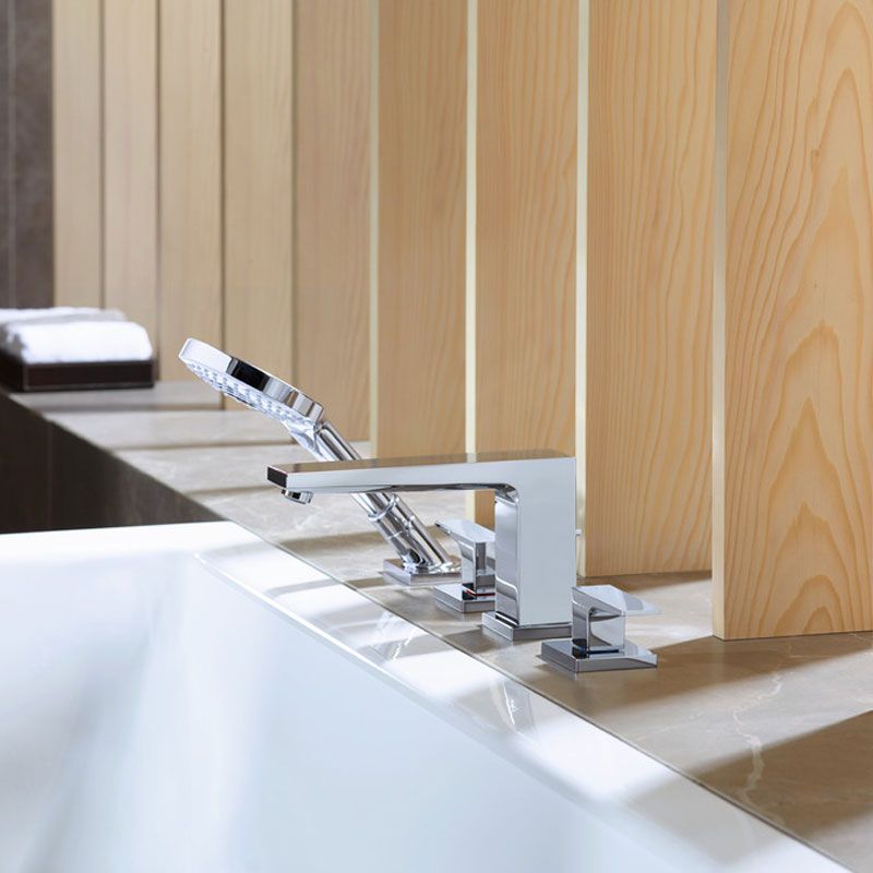 Wannenrandarmatur für eine ovale Badewanne